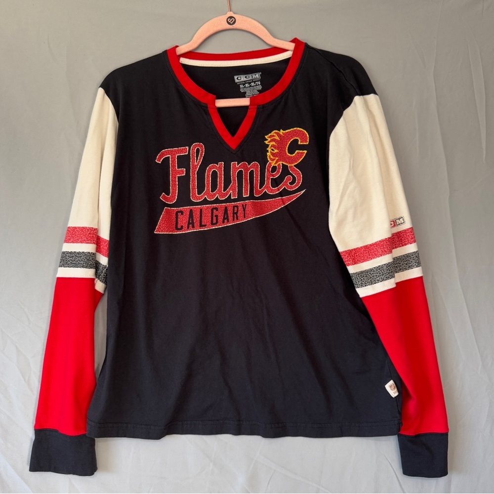 CCM Womens Calgary Flames Black Red Long Sleeve Tee XL NHL Retro Sporty Logo
